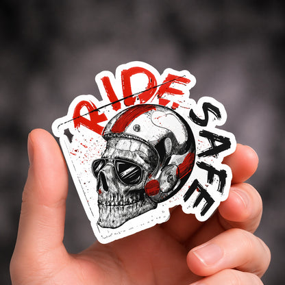 Sticker mit Totenkopf, Sonnenbrille und Motorradhelm im Grunge-Style mit ‘Ride Safe’ Schriftzug